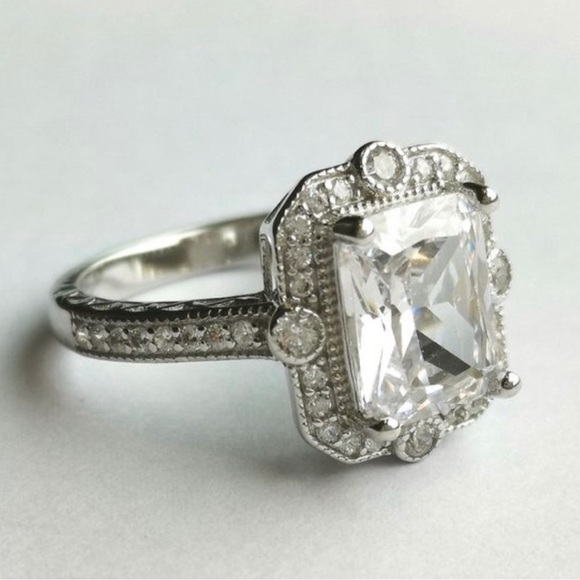 Vintage Style Cubic Zirconium Engagement Ring size 7 - Picture 4 of 4